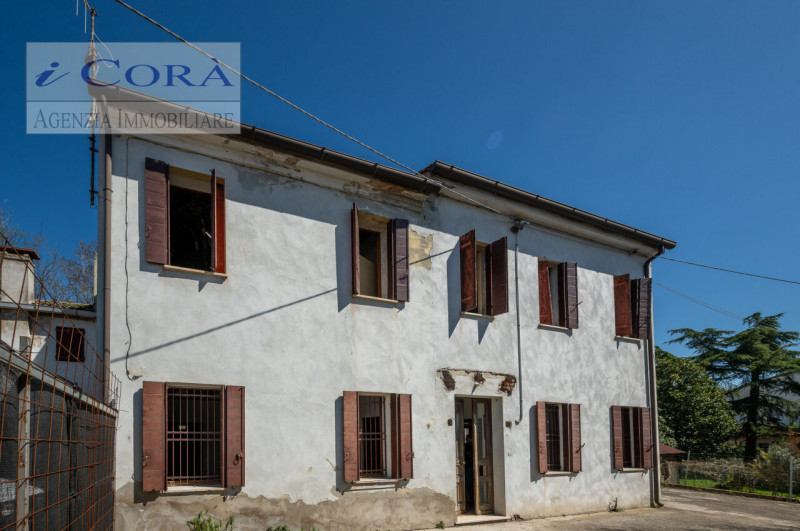 Monselice - Rustico con progetto approvato di ristrutturazione e  ricostruzione, situato in un'ar...