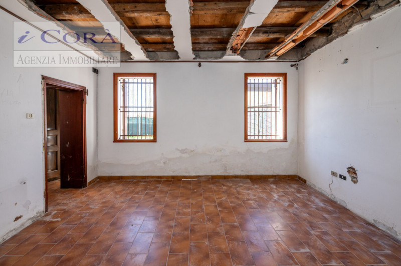 Monselice - Rustico con progetto approvato di ristrutturazione e  ricostruzione, situato in un'ar...