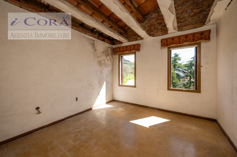 Monselice - Rustico con progetto approvato di ristrutturazione e  ricostruzione, situato in un'ar...