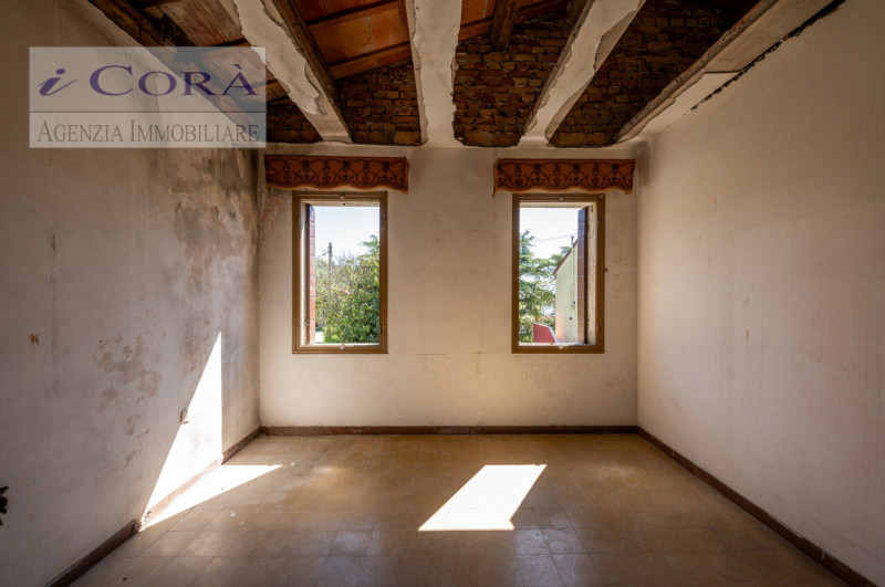 Monselice - Rustico con progetto approvato di ristrutturazione e  ricostruzione, situato in un'ar...