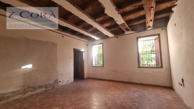 Monselice - Rustico con progetto approvato di ristrutturazione e  ricostruzione, situato in un'ar...