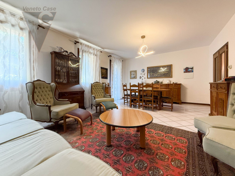 NOVENTA PADOVANA - UNIFAMILIARE IN ZONA RESIDENZIALE
Proponiamo in vendita, su strada chiusa e re...