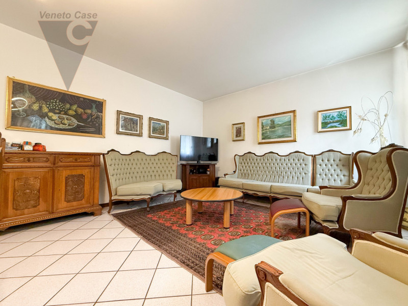 NOVENTA PADOVANA - UNIFAMILIARE IN ZONA RESIDENZIALE
Proponiamo in vendita, su strada chiusa e re...