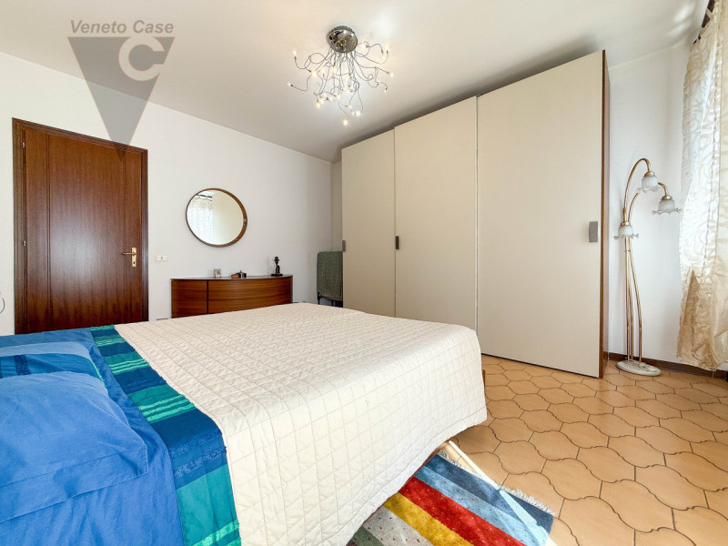 NOVENTA PADOVANA - UNIFAMILIARE IN ZONA RESIDENZIALE
Proponiamo in vendita, su strada chiusa e re...