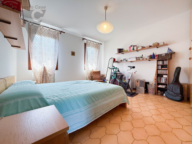 NOVENTA PADOVANA - UNIFAMILIARE IN ZONA RESIDENZIALE
Proponiamo in vendita, su strada chiusa e re...