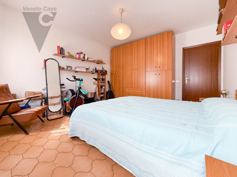 NOVENTA PADOVANA - UNIFAMILIARE IN ZONA RESIDENZIALE
Proponiamo in vendita, su strada chiusa e re...