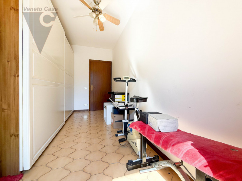 NOVENTA PADOVANA - UNIFAMILIARE IN ZONA RESIDENZIALE
Proponiamo in vendita, su strada chiusa e re...