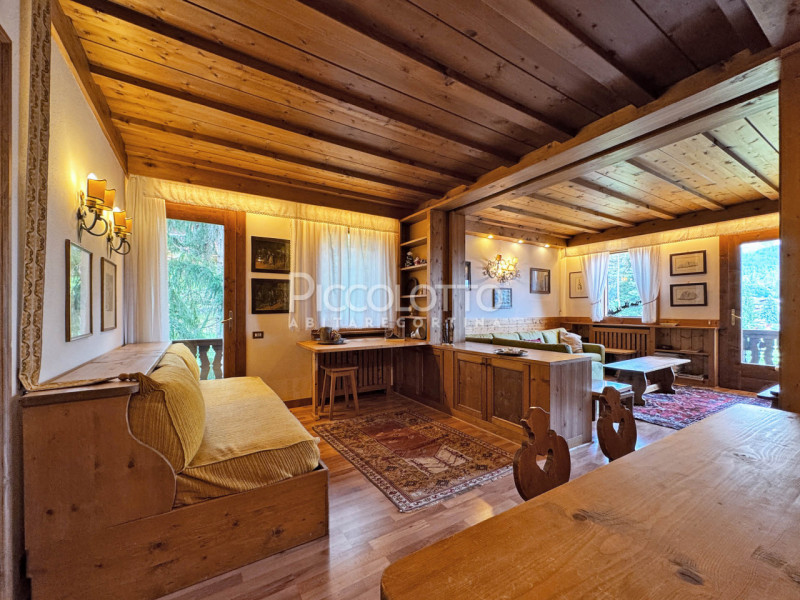 Rif. V5257 - Suggestivo attico in zona tranquilla e panoramica di Cortina d’Ampezzo, a pochi pass...