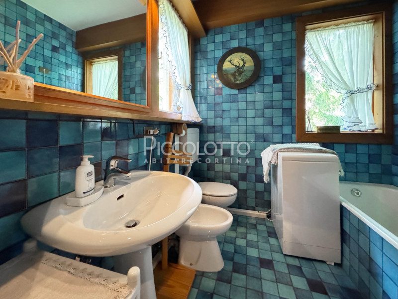 Rif. V5257 - Suggestivo attico in zona tranquilla e panoramica di Cortina d’Ampezzo, a pochi pass...