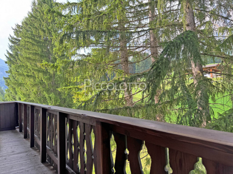 Rif. V5257 - Suggestivo attico in zona tranquilla e panoramica di Cortina d’Ampezzo, a pochi pass...