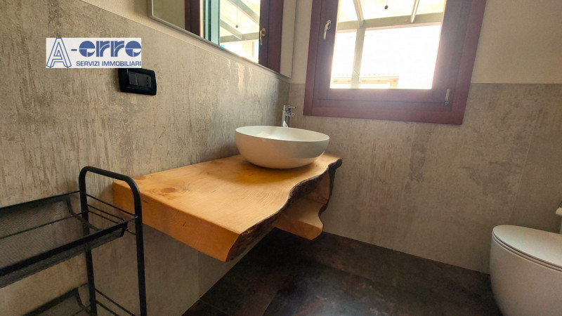 Libero da settembre.  
In zona Pianezze proponiamo in affitto appartamento quadrilocale al piano ...