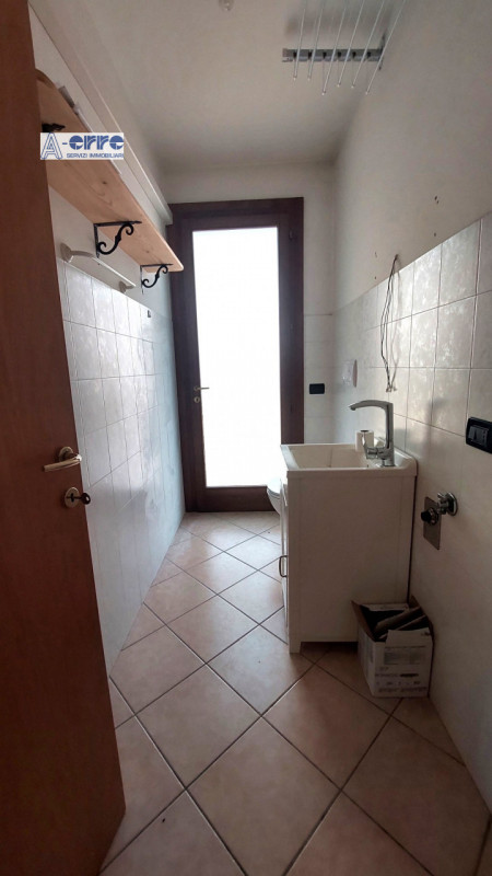 Libero da settembre.  
In zona Pianezze proponiamo in affitto appartamento quadrilocale al piano ...