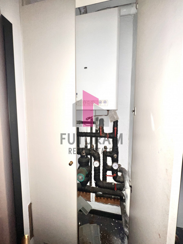 UFFICIO VICENZA CENTRO (No ZTL) - RIF ANNUNCIO 578FUTURAM - TEL: 0444310220 / 3929183796 

Comodo...