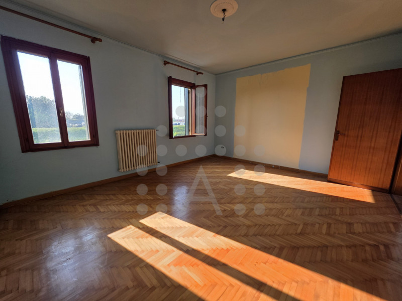 Casa a schiera con ampio giardino a Giarre – Abano Terme