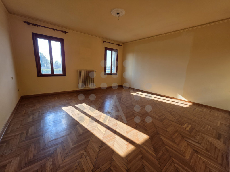 Casa a schiera con ampio giardino a Giarre – Abano Terme