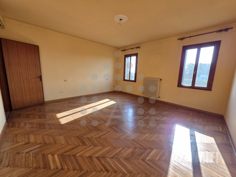 Casa a schiera con ampio giardino a Giarre – Abano Terme