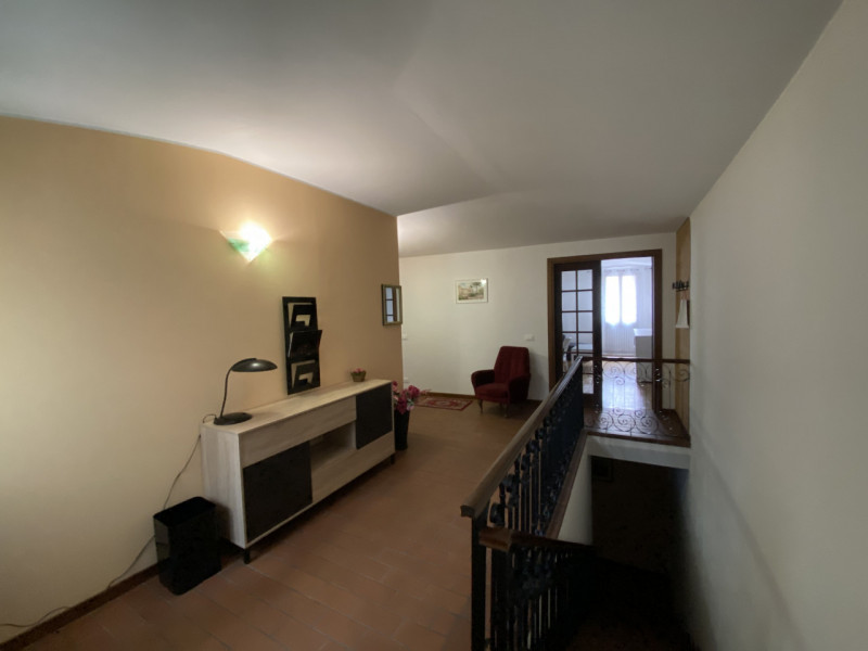 Nel centro di Este, proponiamo appartamento posto al primo piano di una palazzina di sole due uni...