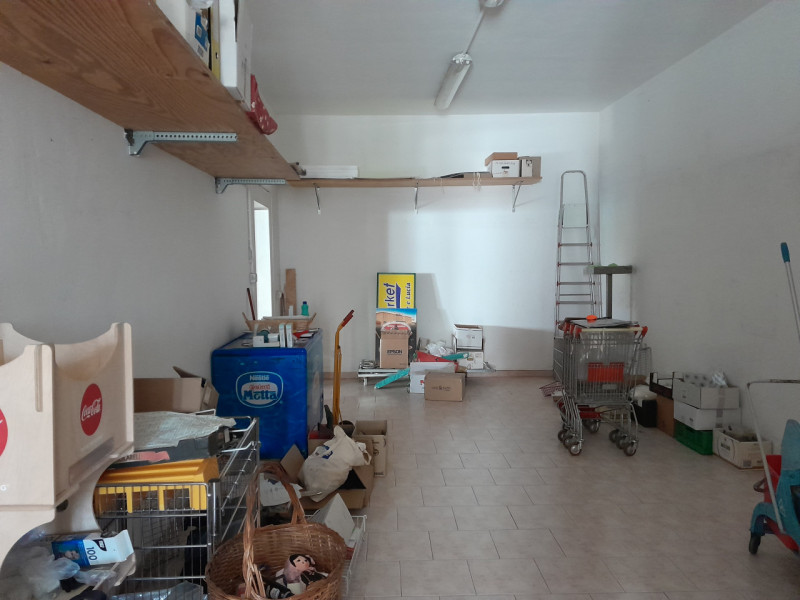 IL MIGLIOR BIGLIETTO DA VISITA DELLA TUA NUOVA ATTIVITA' ??... IN CENTRO UN NEGOZIO PERFETTO A QU...