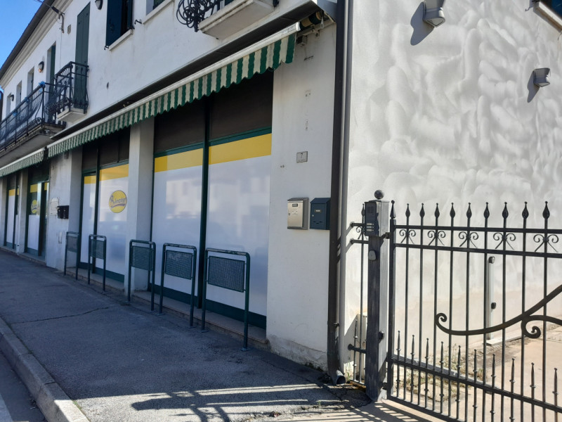 IL MIGLIOR BIGLIETTO DA VISITA DELLA TUA NUOVA ATTIVITA' ??... IN CENTRO UN NEGOZIO PERFETTO A QU...