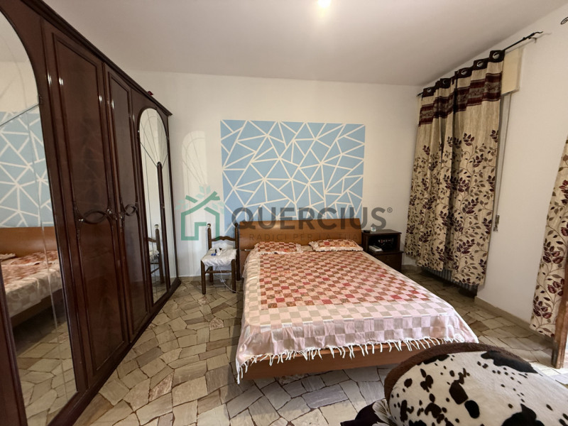 In tranquilla zona residenziale proponiamo in vendita ampio pentalocale al piano secondo.
L'appar...