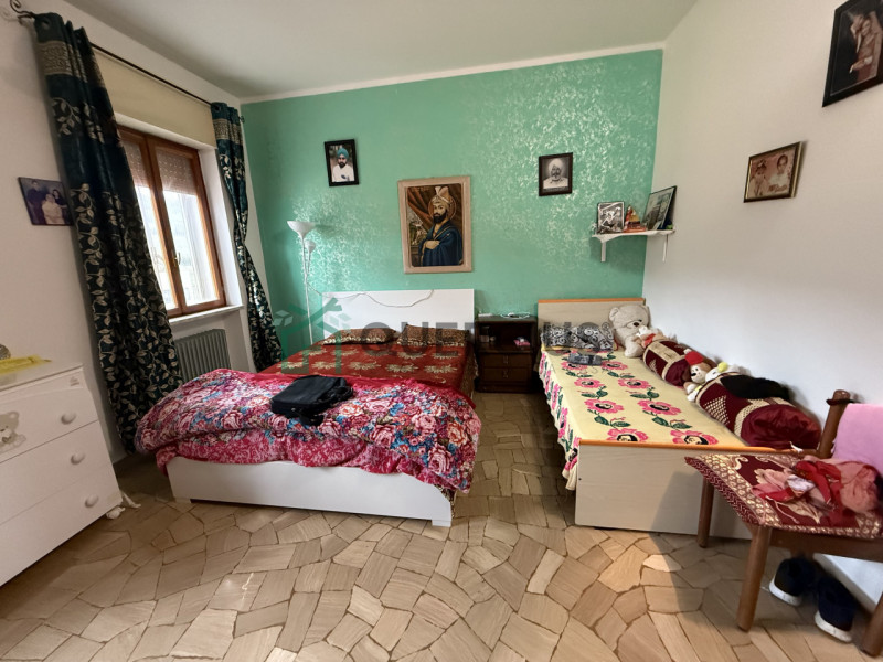In tranquilla zona residenziale proponiamo in vendita ampio pentalocale al piano secondo.
L'appar...