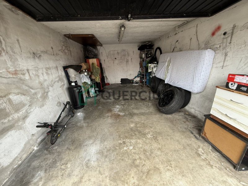 In tranquilla zona residenziale proponiamo in vendita ampio pentalocale al piano secondo.
L'appar...