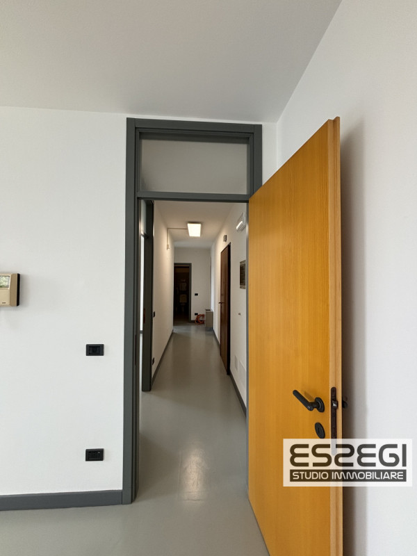 LIMENA: Proponiamo in locazione ufficio situato al primo piano all’interno di un contesto direzio...