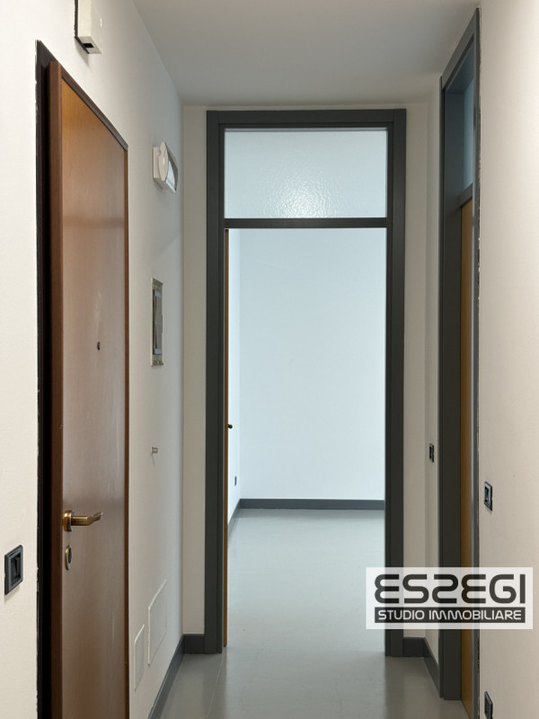 LIMENA: Proponiamo in locazione ufficio situato al primo piano all’interno di un contesto direzio...