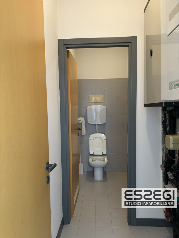 LIMENA: Proponiamo in locazione ufficio situato al primo piano all’interno di un contesto direzio...