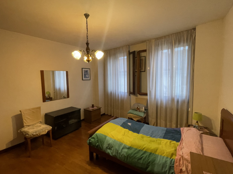 NOSTRA ESCLUSIVA: in centro a Caniezza di Cavaso del Tomba, comodo a tutti i servizi siamo a prop...