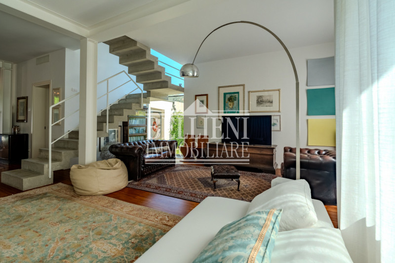 SANT'ANDREA - Proponiamo in vendita un elegante villetta indipendente situata in una zona residen...