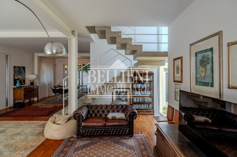 SANT'ANDREA - Proponiamo in vendita un elegante villetta indipendente situata in una zona residen...