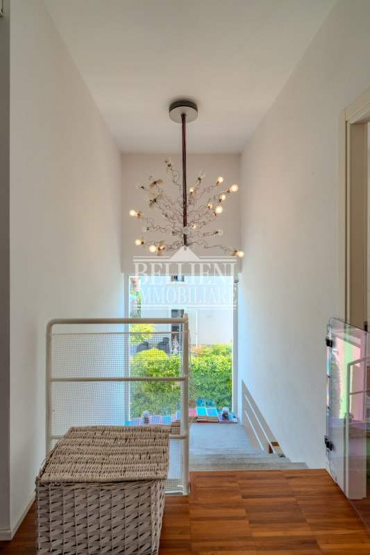 SANT'ANDREA - Proponiamo in vendita un elegante villetta indipendente situata in una zona residen...