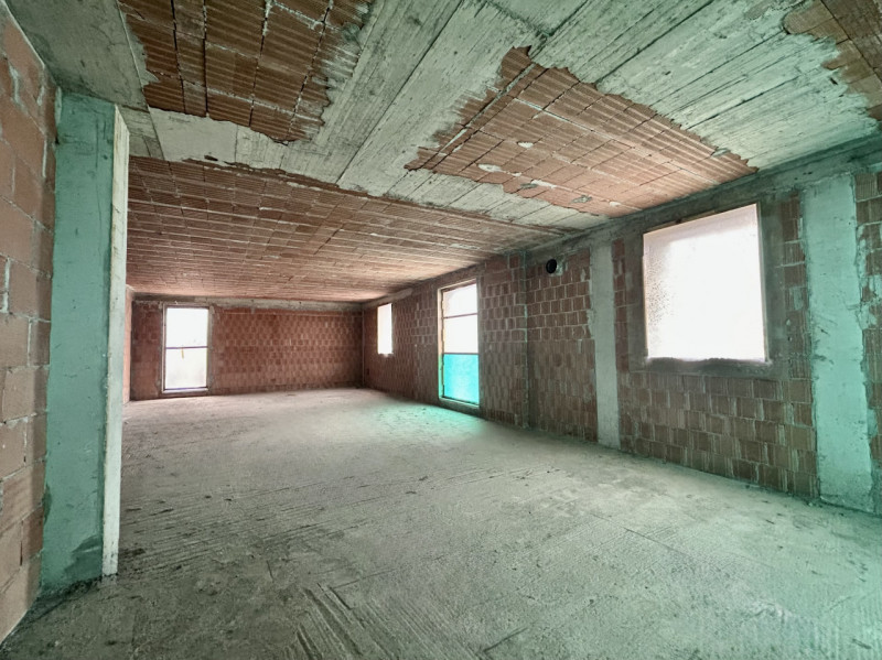 Situata nel cuore del centro di San Martino di Lupari, questa straordinaria bifamiliare in vendit...