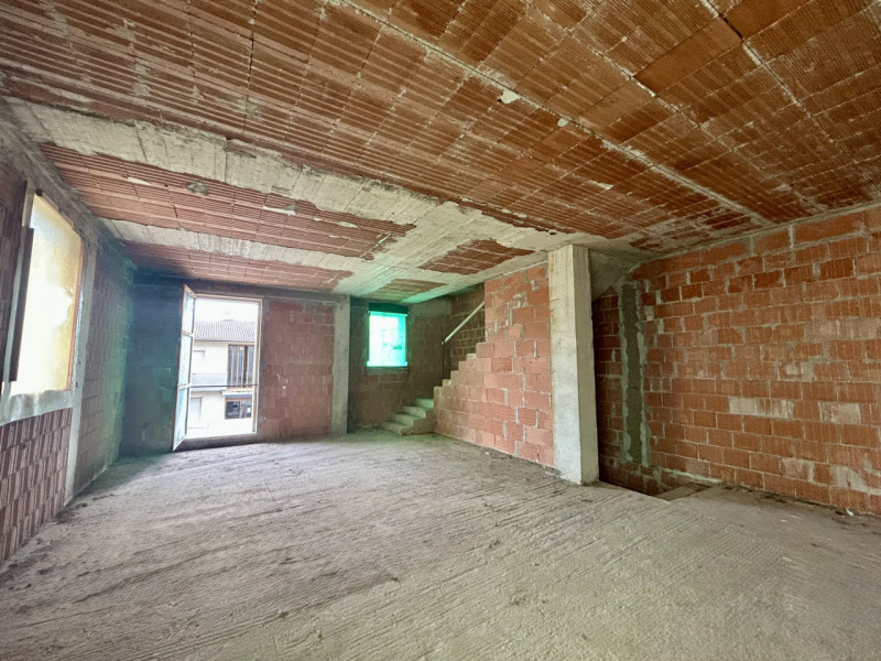 Situata nel cuore del centro di San Martino di Lupari, questa straordinaria bifamiliare in vendit...