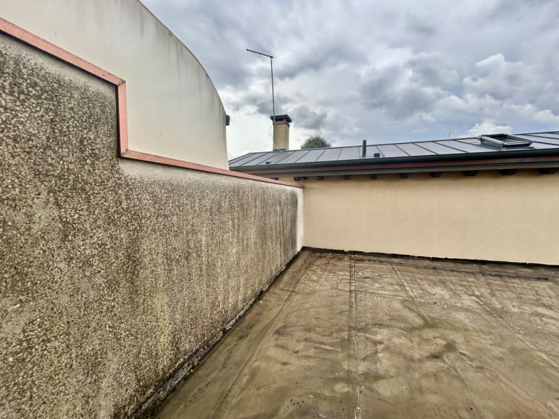 Situata nel cuore del centro di San Martino di Lupari, questa straordinaria bifamiliare in vendit...