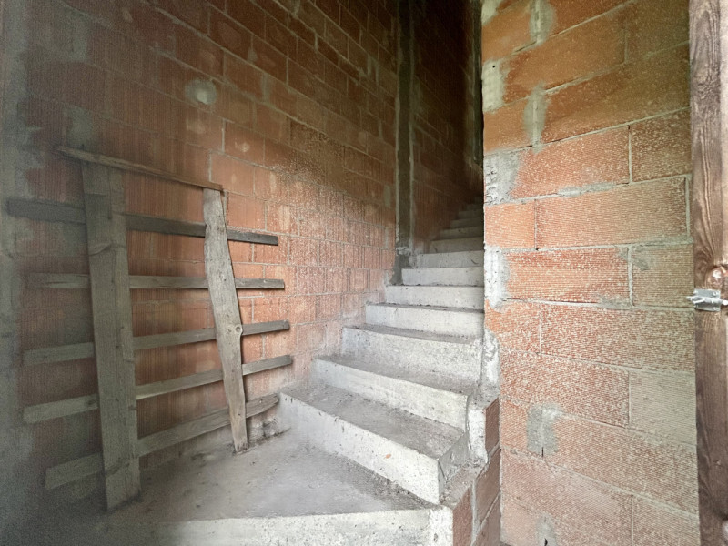 Situata nel cuore del centro di San Martino di Lupari, questa straordinaria bifamiliare in vendit...