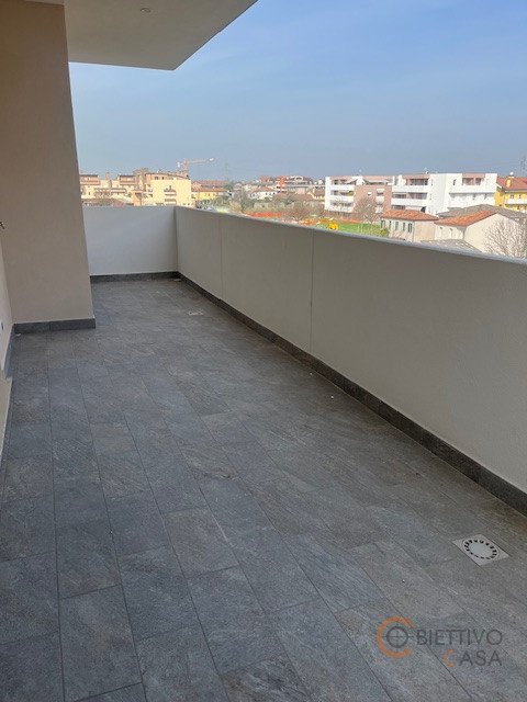 Scoprite un'opportunità unica nel cuore di Vigodarzere! Presentiamo un elegante appartamento tril...