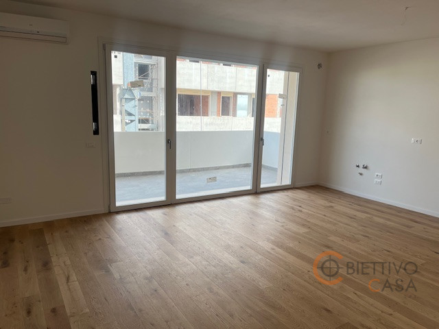 Scoprite un'opportunità unica nel cuore di Vigodarzere! Presentiamo un elegante appartamento tril...