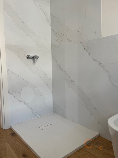 Scoprite un'opportunità unica nel cuore di Vigodarzere! Presentiamo un elegante appartamento tril...