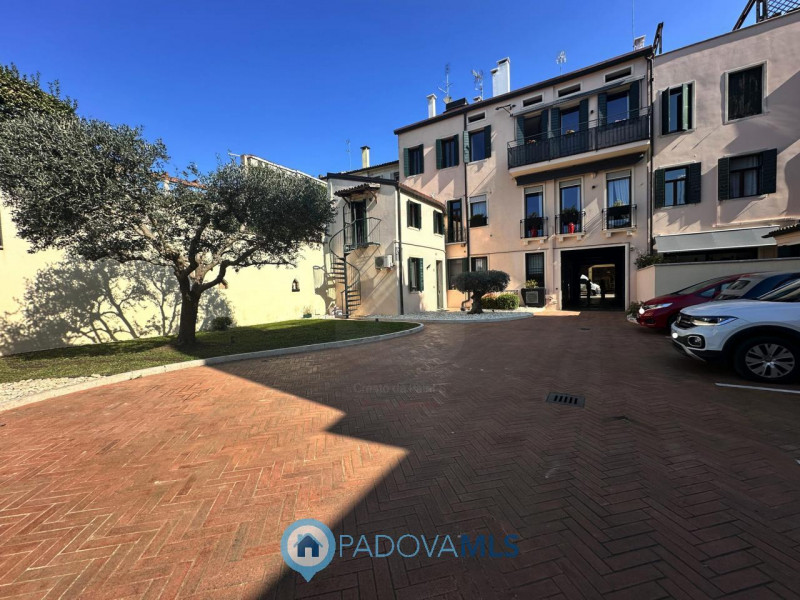 Immobile in esclusiva al Gruppo Padova MLS

Esclusiva abitazione di 240 mq in vendita a Euro 720....