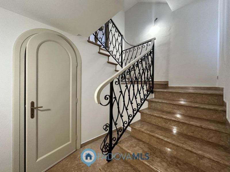 Immobile in esclusiva al Gruppo Padova MLS

Esclusiva abitazione di 240 mq in vendita a Euro 720....