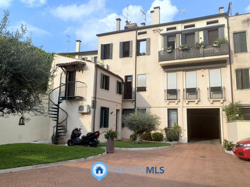 Immobile in esclusiva al Gruppo Padova MLS

Esclusiva abitazione di 240 mq in vendita a Euro 720....