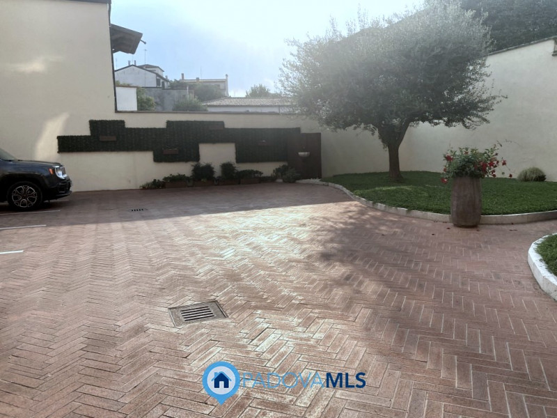 Immobile in esclusiva al Gruppo Padova MLS

Esclusiva abitazione di 240 mq in vendita a Euro 720....