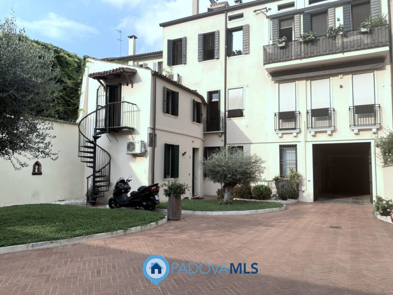 Immobile in esclusiva al Gruppo Padova MLS

Esclusiva abitazione di 240 mq in vendita a Euro 720....