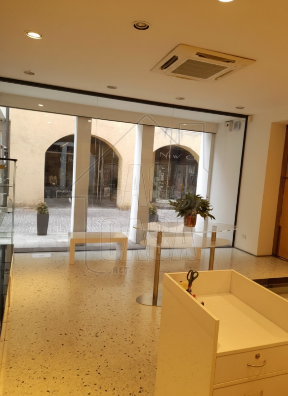 Rif. p576 - Scopri un'opportunità unica per espandere la tua attività!

Nel cuore di Monselice, t...