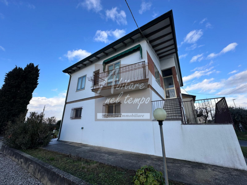 SAN GIORGIO IN BOSCO (PD)

In zona strategica proponiamo un' area edificabile di mq 3.850 con un ...