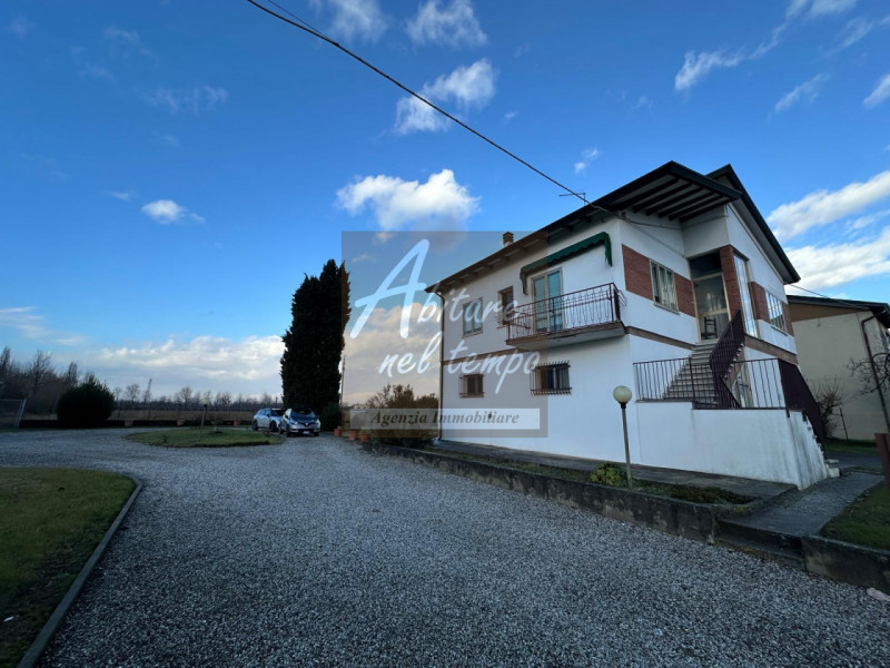 SAN GIORGIO IN BOSCO (PD)

In zona strategica proponiamo un' area edificabile di mq 3.850 con un ...