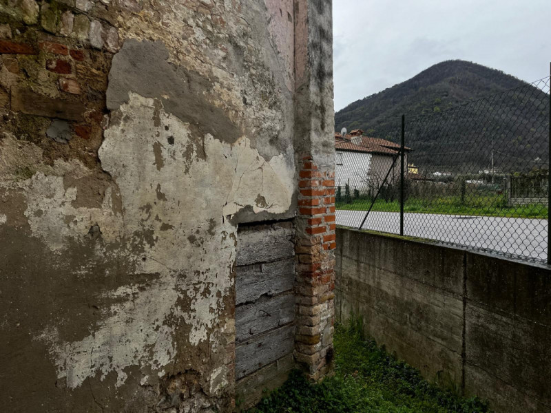 (Per INFO Vittorio 3517343301) Scoprite questa affascinante casa singola, un autentico rustico si...