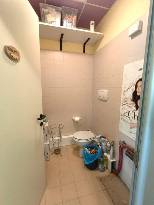 Proponiamo in affitto negozio di 49MQ in via Monsignor Giovanni Fortin nel cuore di Terranegra, g...